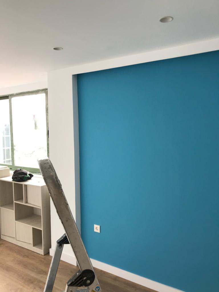 Nos encargamos de la adecuación de locales de forma integral: proyecto técnico si aplica, tramitación de permisos, obra por fases y control de calidad en cada partida.