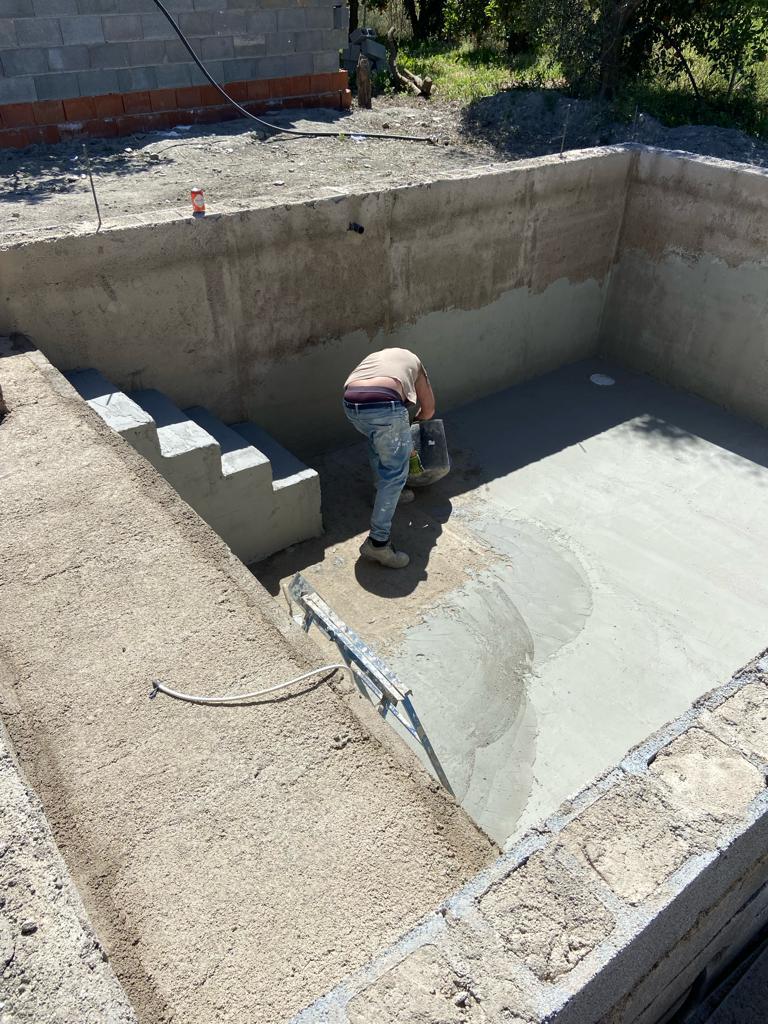 Preparamos un plan de obra por fases, protegemos tu vivienda, coordinamos industriales y dejamos todo por escrito: calidades, plazos y pagos.
