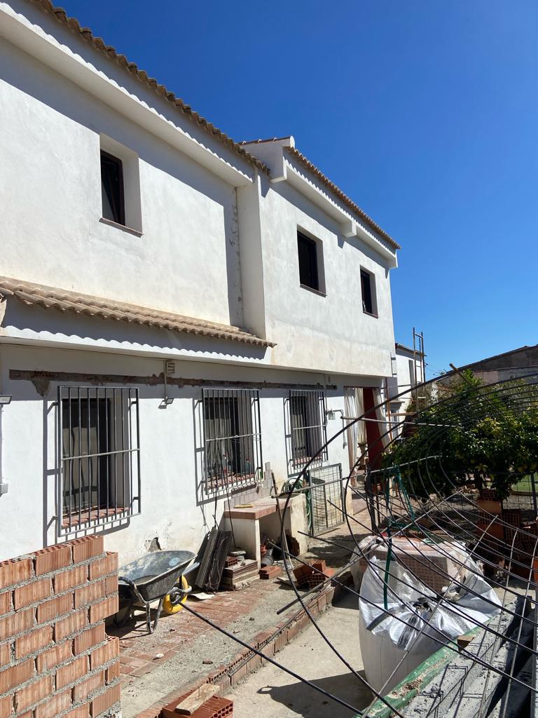 Nuestro enfoque es claro: estudio previo de la parcela, anteproyecto, proyecto básico y de ejecución cuando corresponde, licencias y un presupuesto detallado que evita sorpresas.